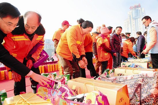 “情暖万家”慈善活动